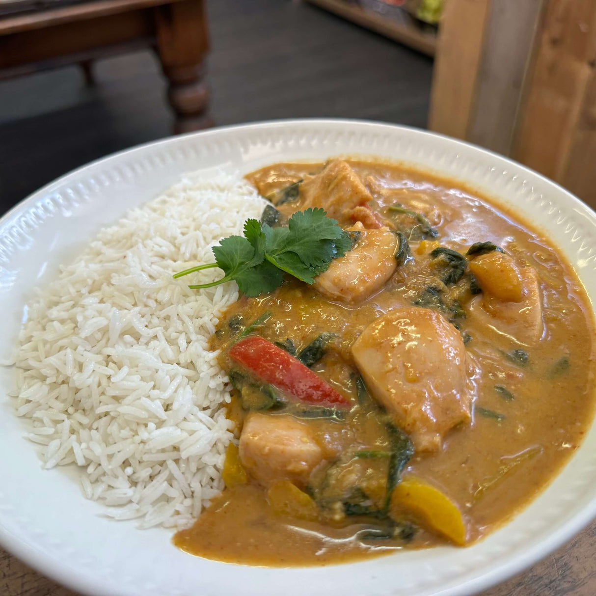 Thai Chicken & Mango Curry with Rice 550g